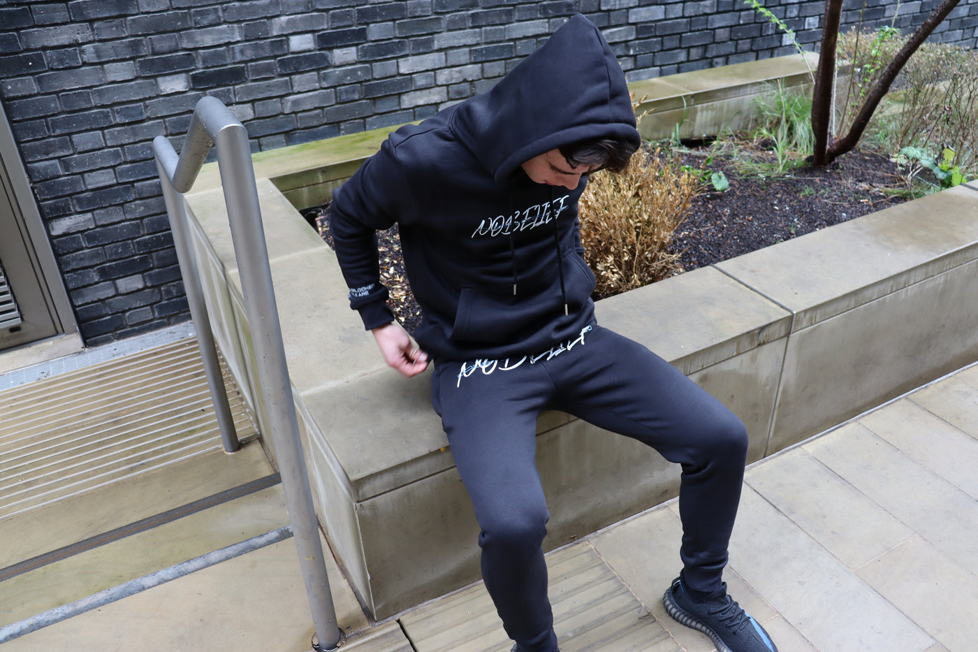 Trendy streetwear men's tracksuit. Ideal for modern fashion seeking style and comfort. Crafted with premium materials for long-lasting durability.